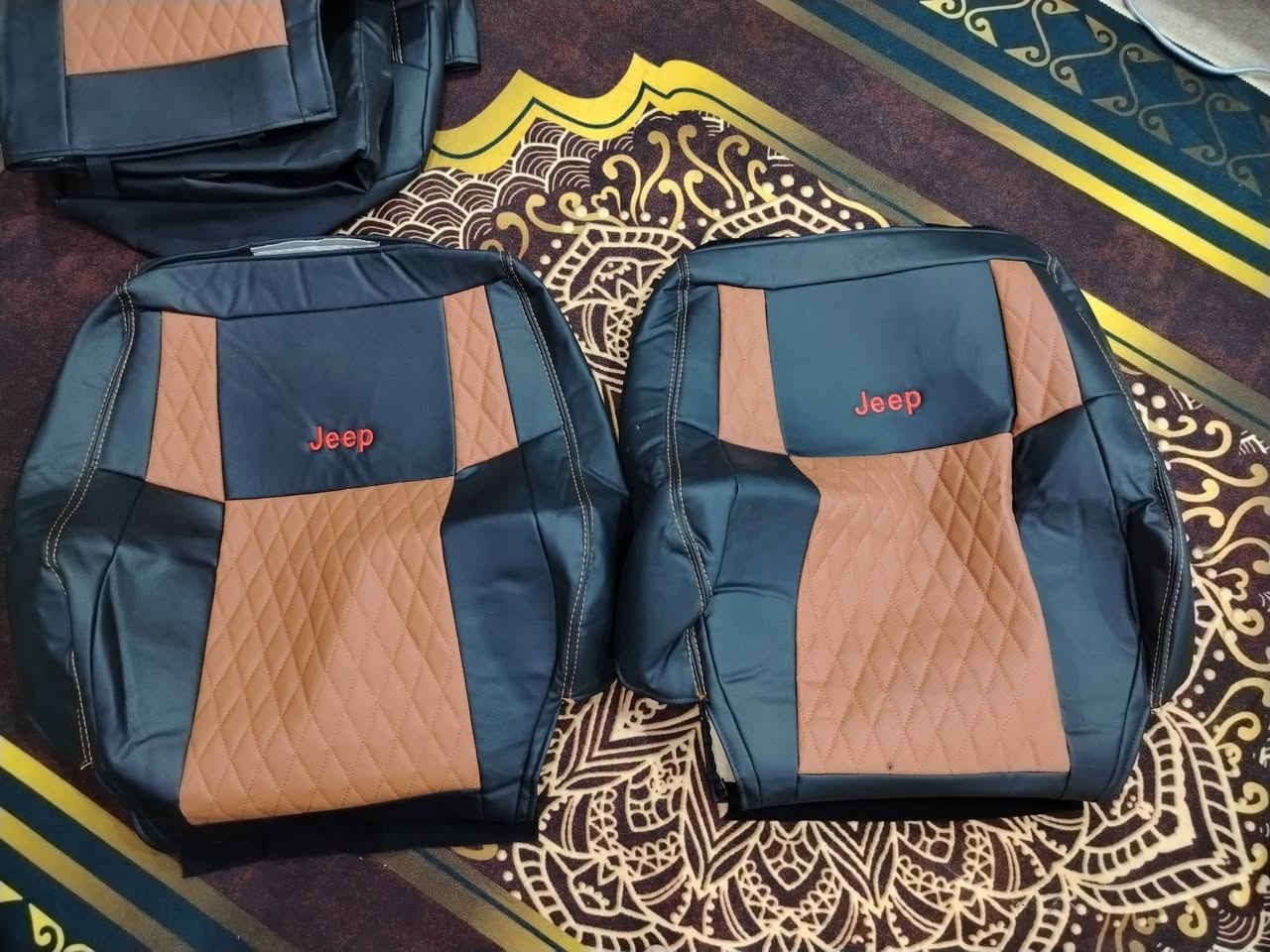 تلبيس كشنات
لون اسود بقمر الدين 
جلد ثخين درجة اولى 
لسيارة جيب لاريدو  خمس مقاعد 
بكل ملحقاتها 
جديدة غير مستخدمة 
السعر 60الف
***********
ابو الخصيب
