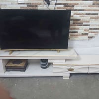 ميز تلفسيون نضيف السعر 75 وبي مجال  بي واتساب  الهاتف 07746525104