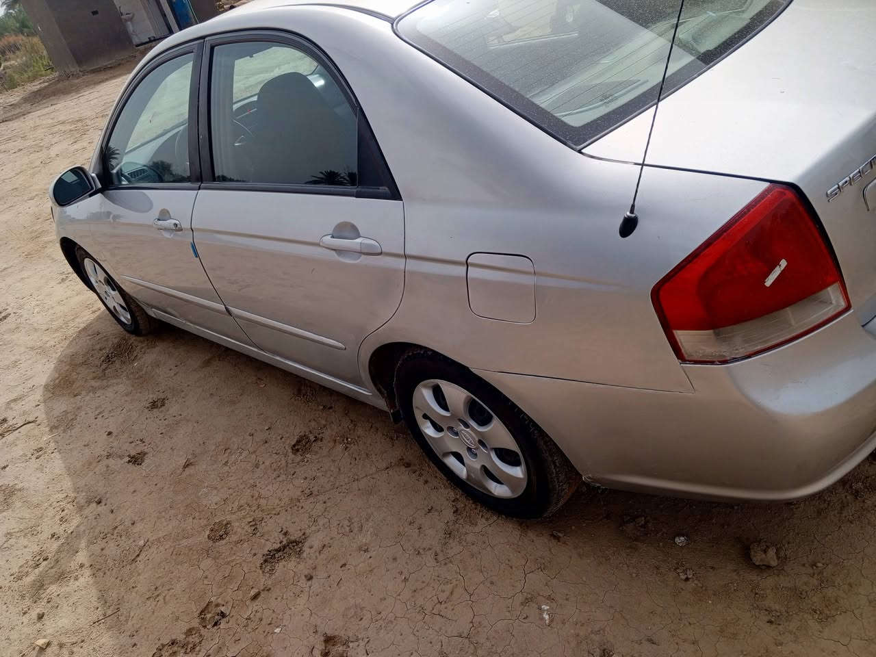 لسلام عليكم 
سبكترا موديل 2007 امريكي رقم بغداد سنويه مجددده
حادثها جاملغ خلفي  بدون دواخل 
البجم كبس 
بيها مكانات صبغ اثر جرد فقط 
مكينه لا تبخير لا تنقيص 
كير 
حداديه جديده 
تخم تاير 
دواخلها جدد 
السياره جاهزه من كلشي 
مكانها حله السعر 74 مجال بسيط 
***********
