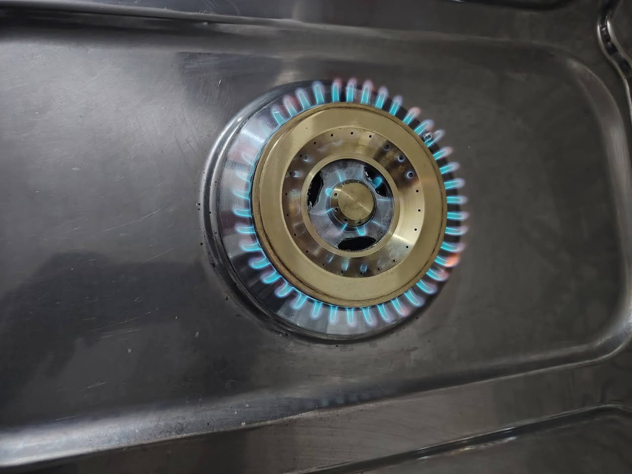 السلام عليكم ~ ورشة الزهراء لصيانه الطباخات الغازية صيانة في المنازل للتواصل واتساب *********** او اتصال
