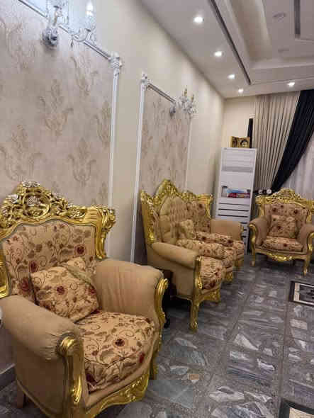 السلام عليكم 
للبيع تخم مصري 10 مقاعد مستعمل مع طبلة وسطية مرمر 
السعر 750 وبي مجال
التواصل على هذا الرقم ***********
