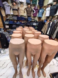 ماكنات خياطة • محل ملابس • ٢٢ قطعة