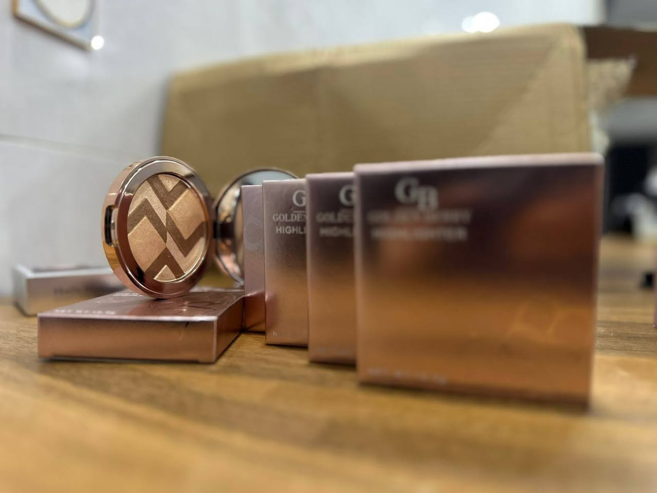 مرحبا 
انا بجيب ميك اب شيغلام تواصي
الشرح تحت الصور متوفر خدمة توصيل بأربيل 
للتواصل ***********
