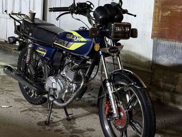 السلام عليكم 
دراجة إيراني موديل 2025 الدراجة نظيفة وخير من الله سبب البيع اريد اخذ قفاز الدراجة كل شي مابيها غير بس الويل الامامي مبدل سعرها 800 ألف وبيها مجال بسيط 
عنواني بغداد الجديدة وهذا رقمي اتصل وبيك خير وتدلل ***********
