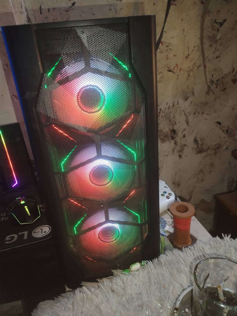 كارت شاشة. GEFORCE RTX 3060 12G NVIDIA
بوار سبلاي. PF600 ATX SWITCHING POWER SUPPLY
المعالج i5-12400F
الهارد WD Blue 1T SSD
مذربورد. GIGABYTE B760M K DDR4 
رامات DDR4 16 GB. 3200LEXAR
مبرد. هوائي COOLER MAS
الكيس GAMING CASE ار جي بي
مكاني بغداد مدينة الصدر شرط التجميعة جديد بعدهي بل ضمان سنة واتساب *********** و موجود خاص
