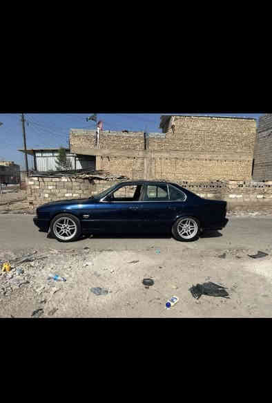 سلام عليكم للبيع بي ام مديل ١٩٩٢
كير عادي مكينه ٢٥ حجم سياره ٥٣٥
كشنات كهرباء  فتحه
مصبوغه عام تخم تاير جديد 
تبريد ثلج 
مكاني بغداد مشتل سعر 51 بيه مجال 
***********
