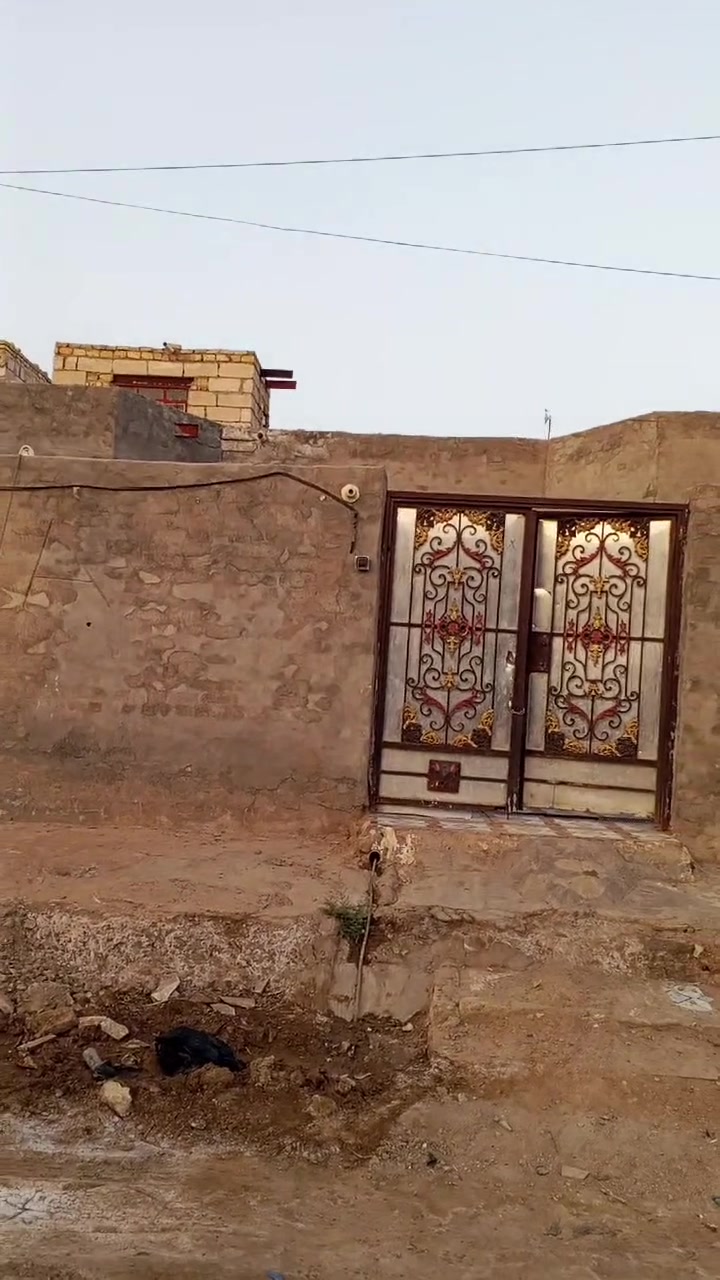 ياالله سلام عليكم بيت للبيع طابو صرف بحي العسكري الغربي بل 74 مساحه 257 م على شارع 10 م جه اليسرى قريب على مولده يتكون من غرفتين وصاله واستقبال ومطبخ وتخاريج داخلي وخارجي بناء طابوق اعكاده مطلوب 15 مليون و تسديد 154 الف وسعر مطلوب الكلي 80 مجال بسيط للأستفسار اكثر *********** حيدر الشيباني عنوان مكتب نهايه شارع العريضه بدايه 74 مكتب مصطفى
