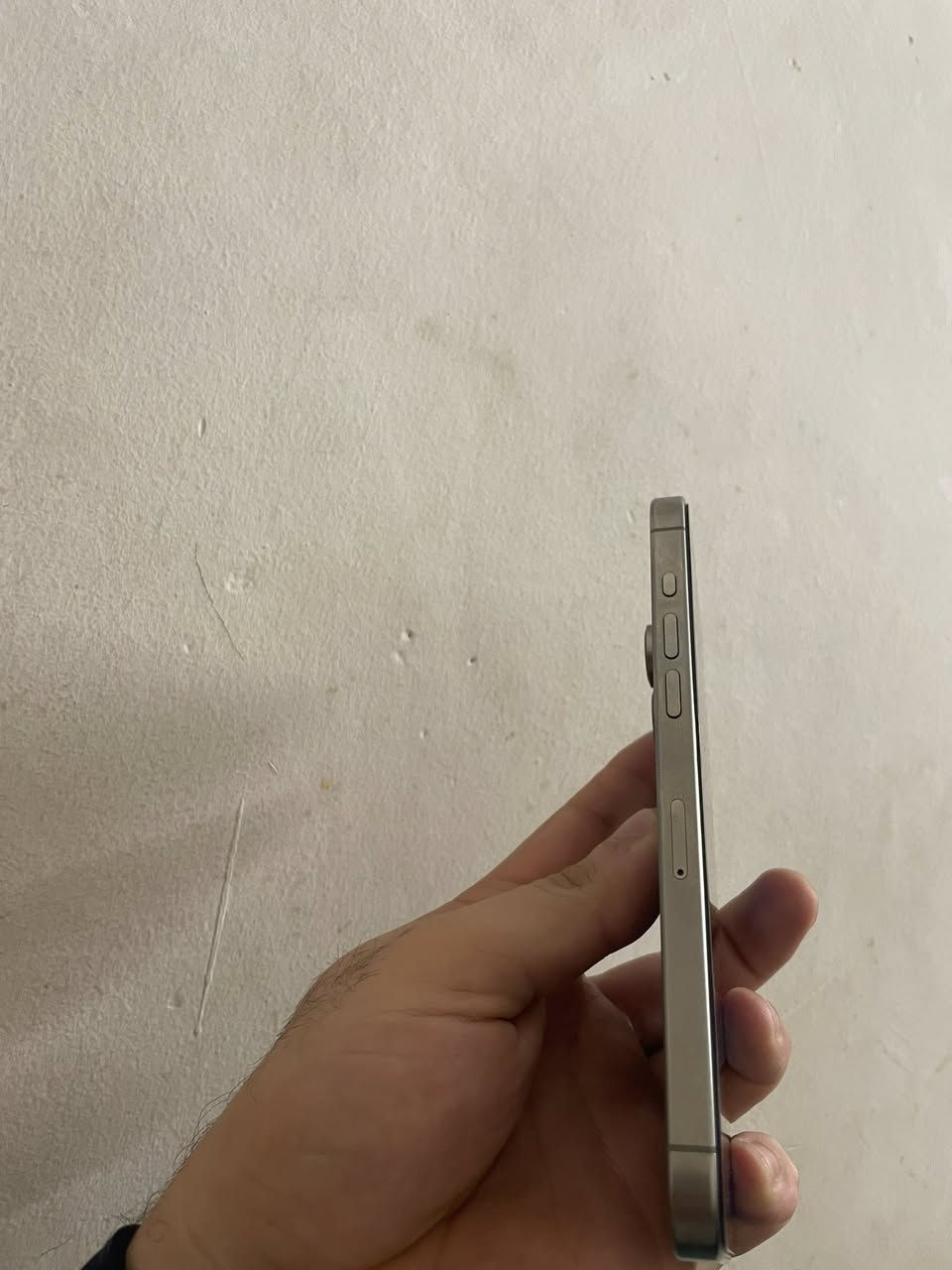 آيفون ١٥ برو ماكس ٢٥٦ تاك سيم كارت كارتون وشرط تلفون كبس ما مفتوح برغي بي  سعر مليون و ١٠٠ الف بي مجال بسيط شراي *********** خابرني وتدلل
