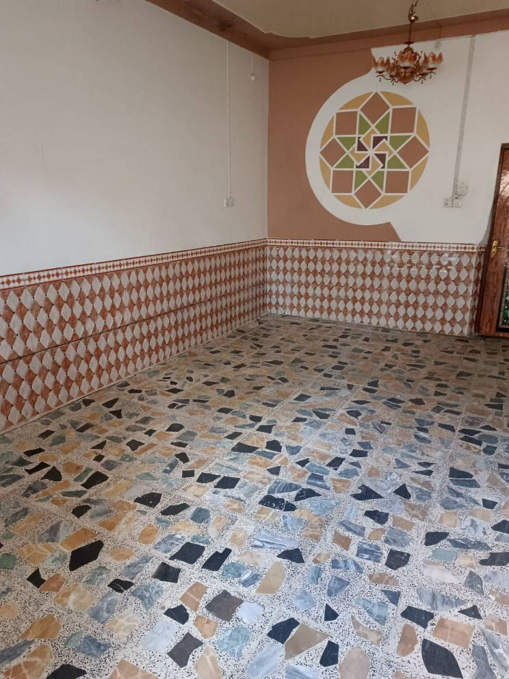 السلام عليكم 
بيت البيع 
حي اور قرب سيد صدام 
مساحه 200
يتكون من غرفتين صاله مطبخ وصحيات خارجيه استقبال 
الرقم *********** آفاق, القادسية
