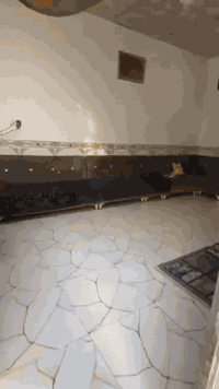 يوجد لدينا بيت طابو طابقين  قريب على مجمع نور الناضر المساحه ١٠٠متر للاستفسار اتصال على الرقم التالي يوجد ***********
