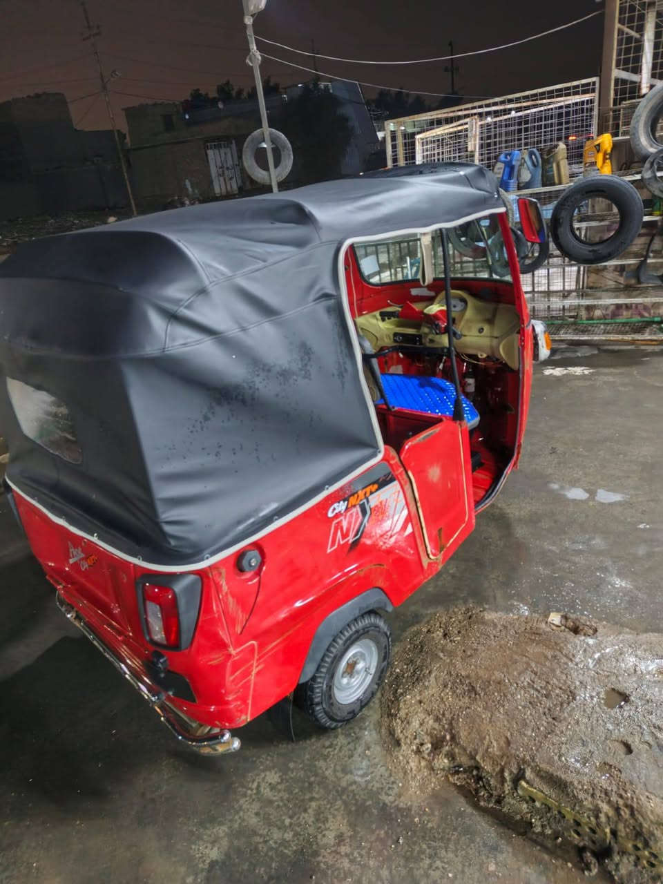 السلام عليكم تيك توك بياجو موديل 2022 اوراق كامله اصولي 10 تخم تاير جبلي تخمويل كهربائيات كلها شغاله لا تنقيص ولا تبخير تيك توك جديده بلادي لا ضربه ولا صبغ ولا معجون مثل ما موضح بالفيديو التوك توك على نظام الشركه كل شيء ما ناقصها تخاف من عيون الناس لا تشتريها مكان بغداد للاستفسار ***********
