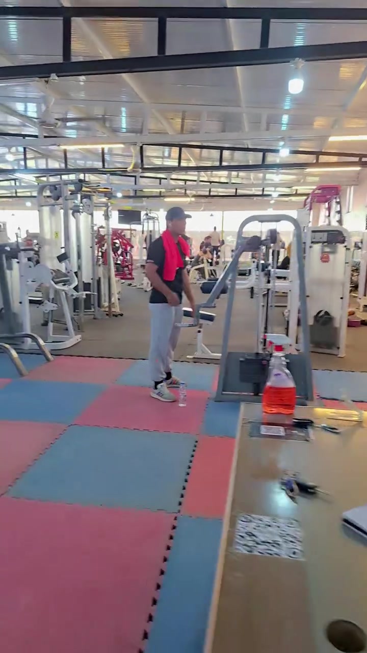 جم الغصون Gym Alghusun لا تنتظر النتائج أصنعها بنفسك وكن من الابطال .. أجهزه حديثة و أشتراكات يومية وشهرية مع وجود عروض خاصة .. أهلا وسهلا بالجميع  🌹💪
حازم الجبوري


**إذا كنت صاحب هذا الإعلان وتريد حذفه لأي سبب، رجاءا أرسل رسالة إلى الدعم الفني**