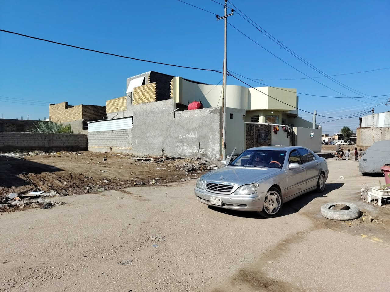 السلام عليكم
قطعة أرض مميزه للبيع طابو صرف باسمي المساحه 300 م رقم القطعه 331 /7 متوفره كافه الخدمات للاستفسار الاتصال على ***********
