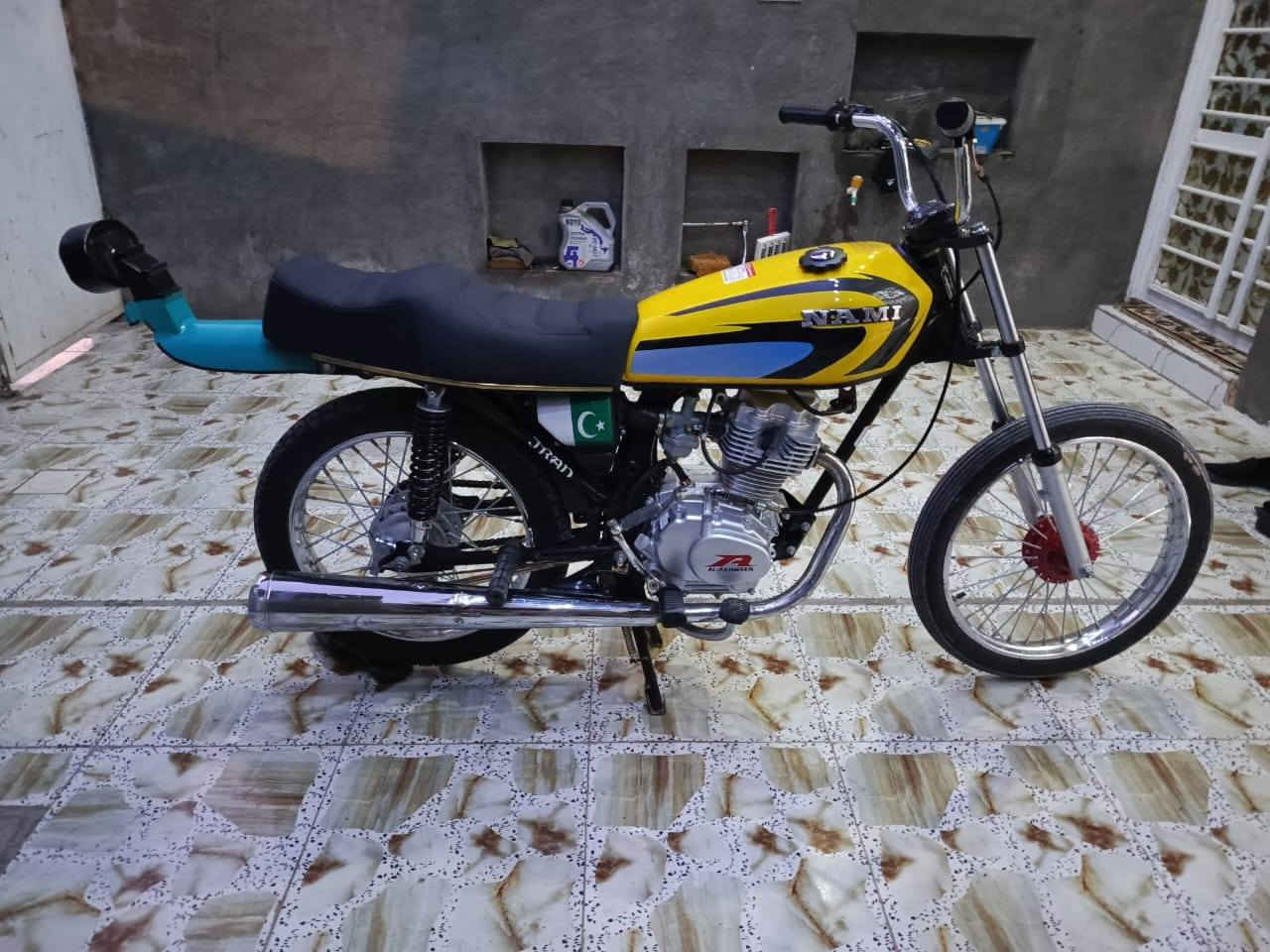 للبيع مكلف بنشر
المكان واسط صويرة
دراجة 1/1 معمرة جديد ربع ماذب عليه
***********
