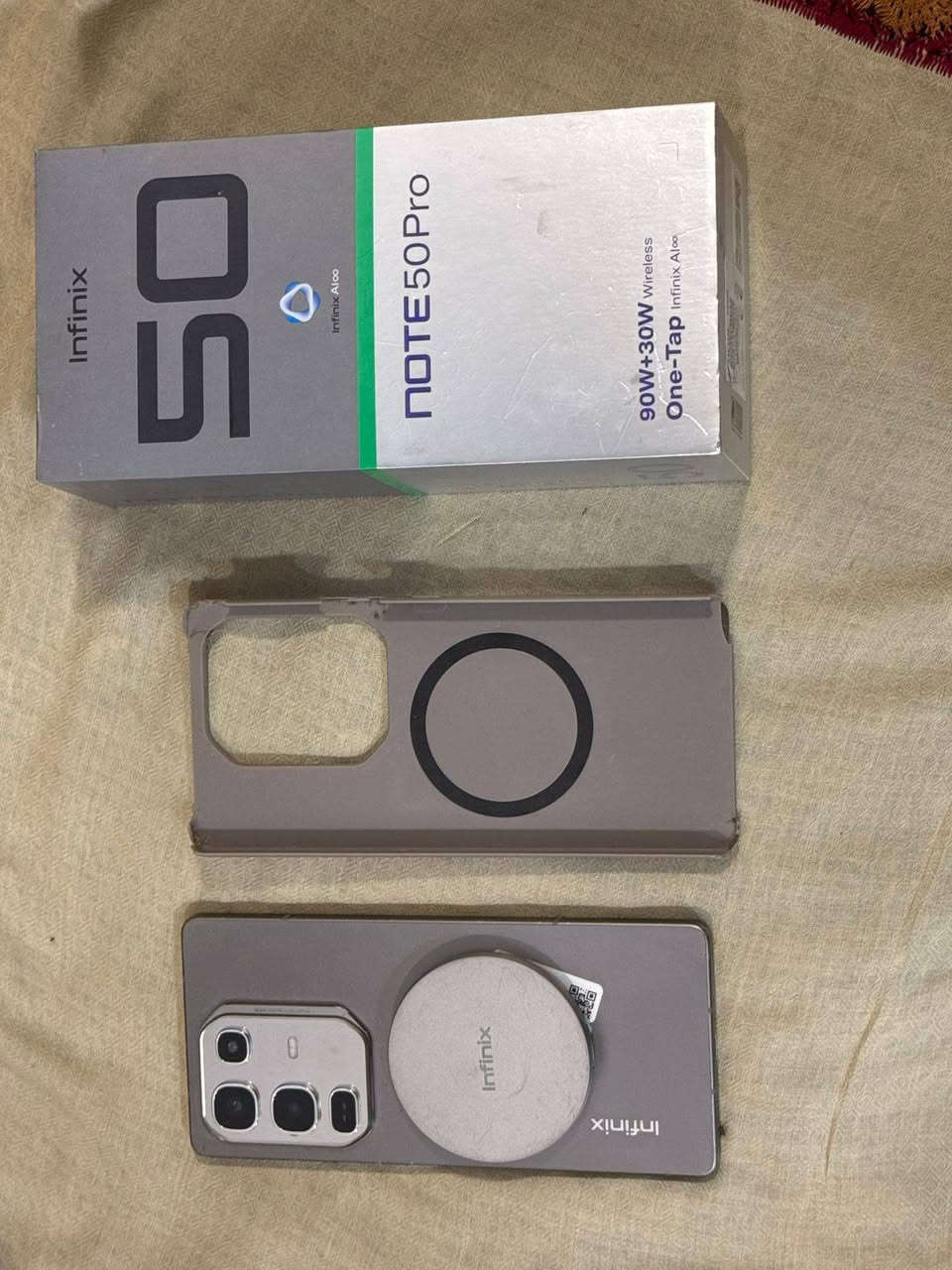 العنوان: Infinix Note 50 Pro للبيع - بحالة ممتازة〽️〽️
المواصفات:📝📝
​الموديل: Infinix Note 50 Pro.
​الحالة: نظيف جداً (شبه جديد)، خالي من الخدوش والعيوب.
​الأداء: معالج قوي للألعاب والتطبيقات الثقيلة.
​الشاشة: شاشة كبيرة بدقة عالية وألوان ممتازة.
​البطارية: تدوم طويلاً مع دعم الشحن السريع.
​الملحقات: متوفر مع الكرتونة وكافة الملحقات الأصلية.
​ملاحظات إضافية:
​الجهاز لم يفتح ولم يسبق له الصيانة.
​لا توجد أي مشاكل تقنية أو برمجية.
​السعر: [250بي مجال او مرواس مع أيفون ]
للتواصل: [***********واتساب فقط☎️☎️]
