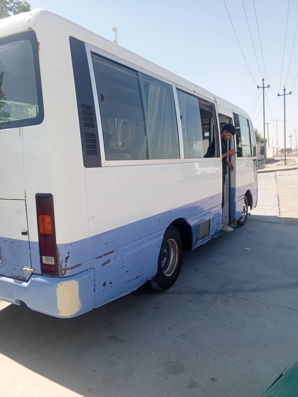سلام عليكم للبيع كوستر نيسان موديل 2002رقم كربلاء تحويل مباشر محرك بطه كير تماتيك محرك وكير جدد حداده جديده كهربائات كلها شقاله دوشمه حلوا بدي جديد بدون صبق بيها بل ازرك صبق قليل بس مكان البصره سعر 80نتصال ***********نتصال وهاذ بي وتساب بس ***********
