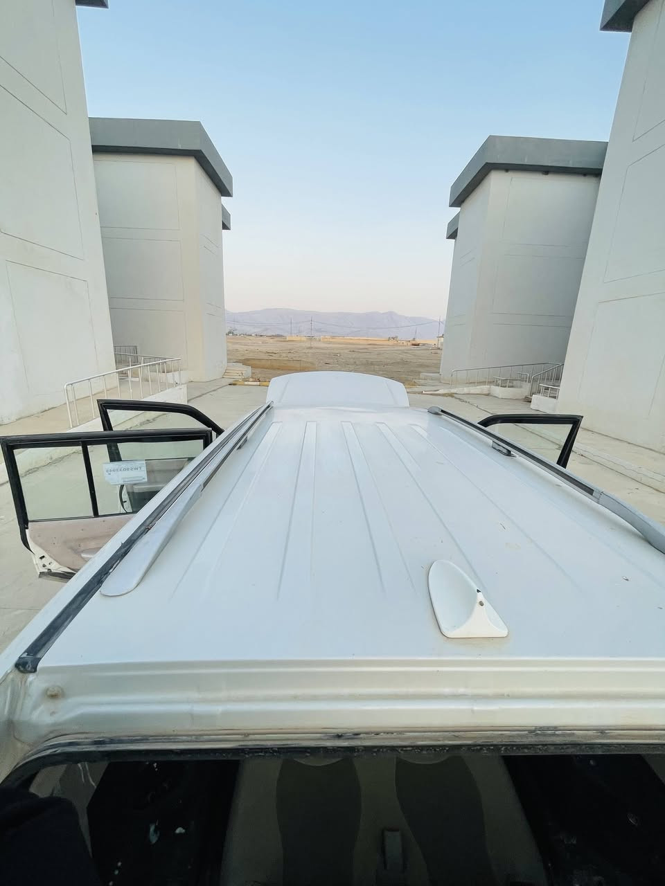 🚗 باجيرو 2006 للبيع (نظافة تامة)
​المواصفات:
​✅ المحرك: 3000cc (بشرط الفحص).
​✅ الكير والمحرك: بشرط وبدون أي نقص.
​✅ الغرفة: 3 قطع (ثلاثة صفوف كراسي).
​✅ التبريد: مركزي.
​✅ الإطارات: 4 إطارات جديدة (لووك).
​✅ السنوية: مجددة لغاية عام 2029.
​حالة البودي:
​السيارة دعامي ل دقامي بشرط، فقط "جاملغ" (رفرف) جهة السائق صبغ، الباقي كفالة.
​📍 الموقع: چمچمال
💰 السعر: 100 ورقة وبيه مجال بسيط.
​للتواصل:
📞 *********** | ***********
