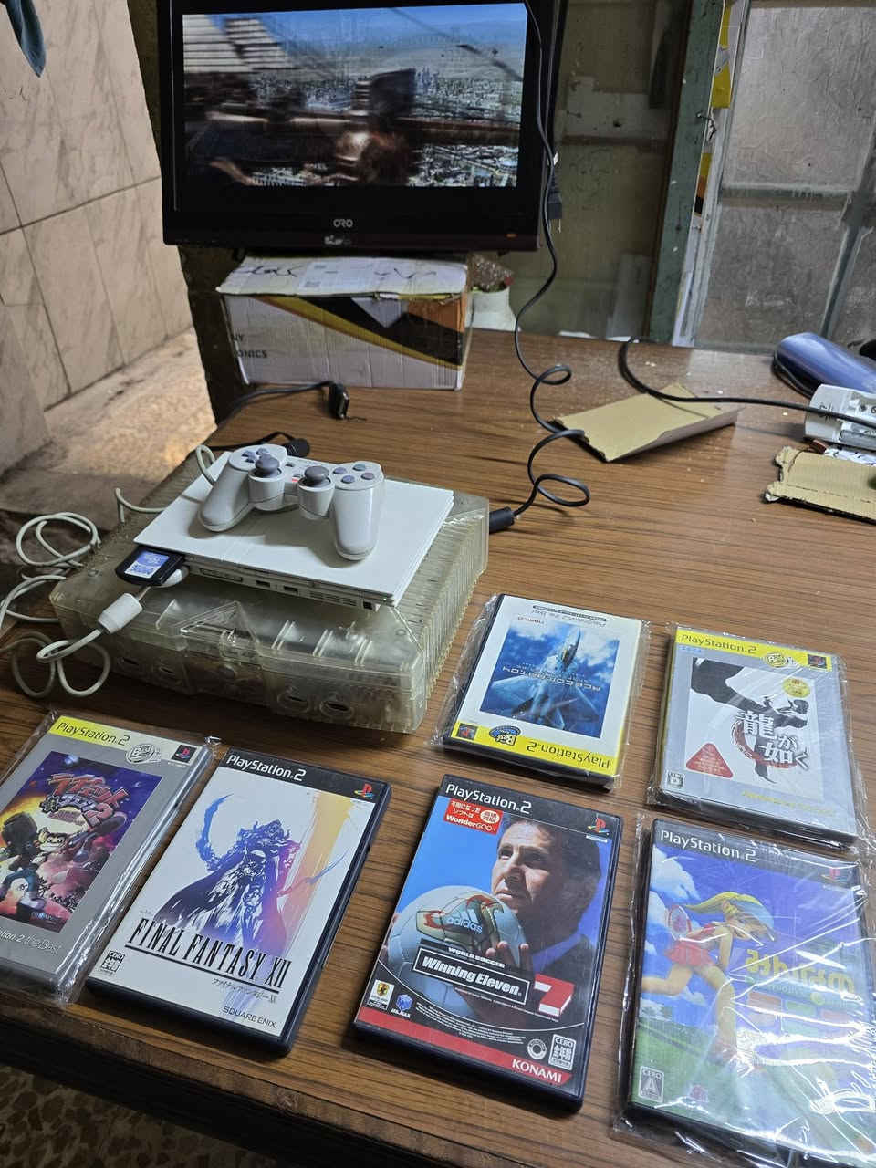 متاح ps2 جهاز سحبة كلش قوي ويا ٦ اقراص اصلي جوستك اصلي ميموري اصلي  السعر ٧٠ الف ***********
