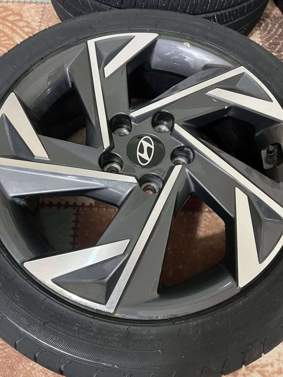 ويلكب النترا حجم 17 بلاد مكفول (فقط بيع)
تايرات جدد رايده ب 500 وبيه مجال الشراي بيه خير ويدلل 

مكاني حله وهذا رقمي 
***********
0771 144 8114
