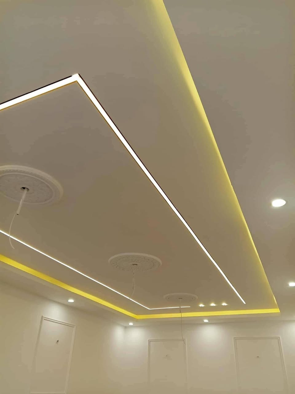 سلام عليكم
ديكورات مغربي متفرغ حالين
الشغل هندسي
 وبسعر مناسب كلش
نموذج من اعمالنا 
جميع ديكورات 
1- جبسن بورد و تغليف الجدران  بوكسات قواطع مغربي +  بورد + بوردx
2- فلين + بديل خشب+  
3- ديكور بلازمة. 
4- سحبات داخليه وخارجيه
5- نشتغل جميع محلات والمجمعات  بكادر مميز
يوجد لدينا كادر مجمعات بسعار مناسبه جدن
التواصل *********** واتساب
