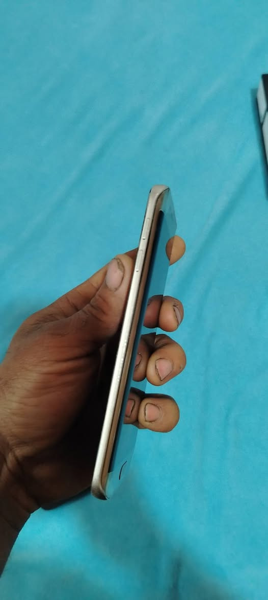 السلام عليكم موبايل للبيع كله شغال الذاكره 32 السعر 50 وبي مجال ***********
