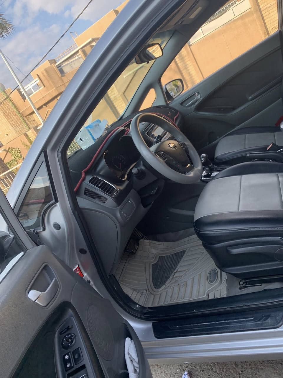 سلام عليكم 

سيارة للبيع 
سيراتو موديل 2017 
بيهة قطعتين صبغ 

السعر 128 بيهة مجال 
المحرك 1600

للاستفسار ***********
