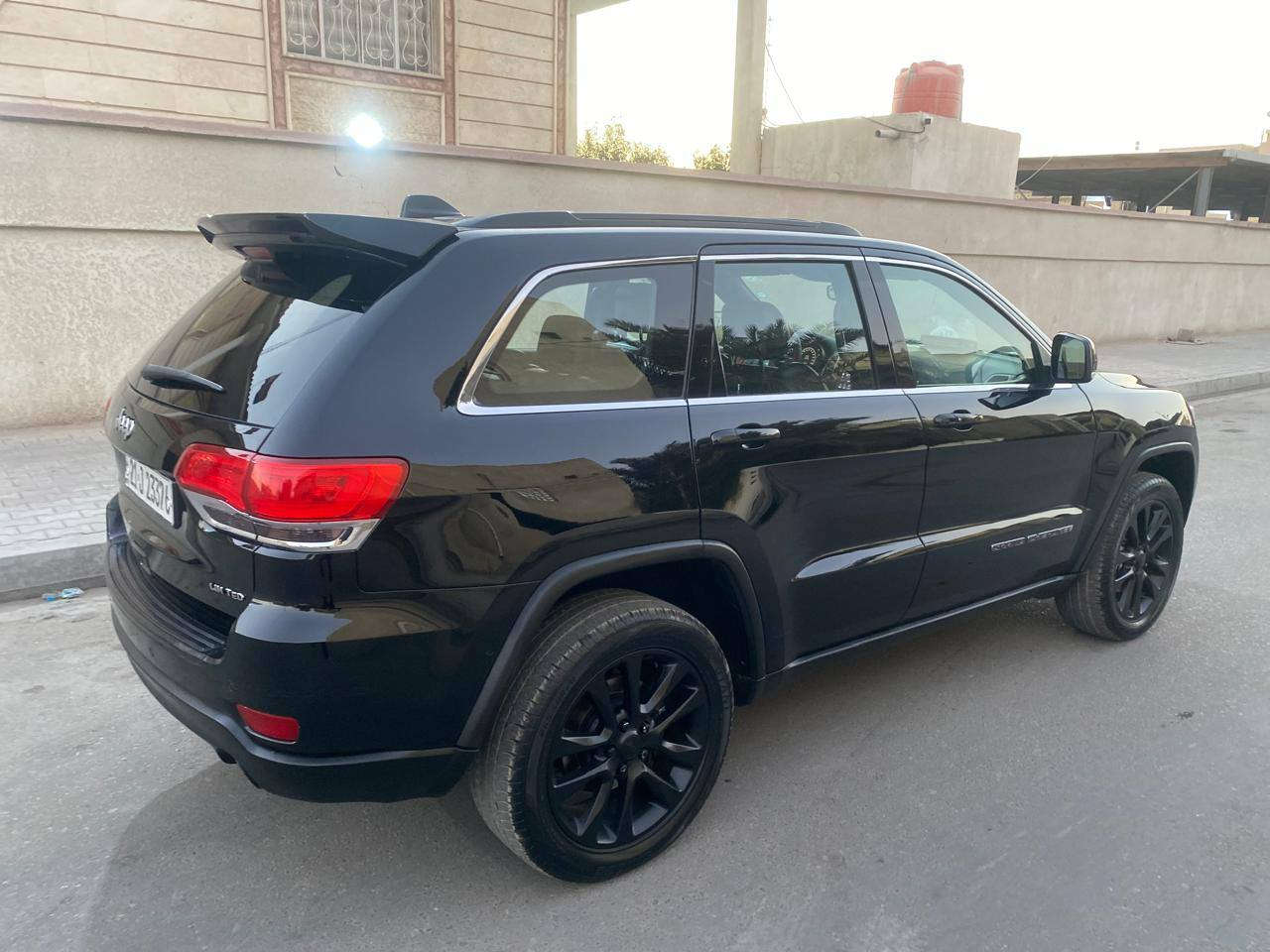 السلام عليكم جيب لاريدو 2017 لمتد فول مواصفات كلين تايتل كفالة عامة
 فتحة سقف/ شاشة جبيرة / تشغيل عن بعد/ شفتات ستيرن/ تدفئة بالستيرن/كشنات تدفئة وتبريد/ كراسي جلد / كراسي الامامية كهرباء/ لايتات زنون / توقف ذاتي اوتو ستوب / صندوق كهرباء 
مكينه 6 سلندر 3600 مكينة كير بالشرط كفالة 
(ماشية 70) رقم سليمانية الدولي سنوية ل 29 وكالة بأسمي تحويل ثاني يوم 
السعر : 235$
رقم الهاتف: *********** 
مكان السيارة البصرة
