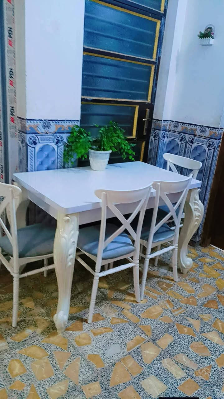 السلام عليكم تخم تركي ثقيل تكمه8مقاعد للبيع ميز طعام اربع كراسي مكان بغداد الدورة شارع ستين ***********
