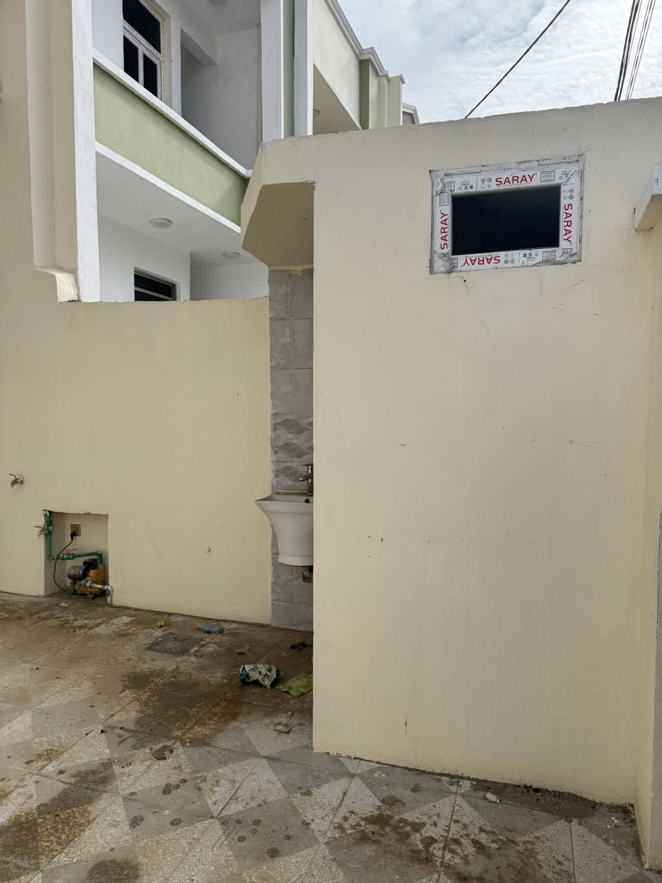 دار للبيع مساحة 100 متر الموقع حي الشرطة قرب جامع الشكور بناء حديث طابو زراعي سند 25 صرف للاستفسار اكثر ***********
