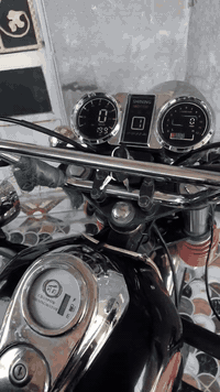 السلام عليكم ورحمة الله وبركاته شباب ستوته للبيع مديل 2023 السعر 2.500 مليونين ونص التواصل ع رقم ***********
