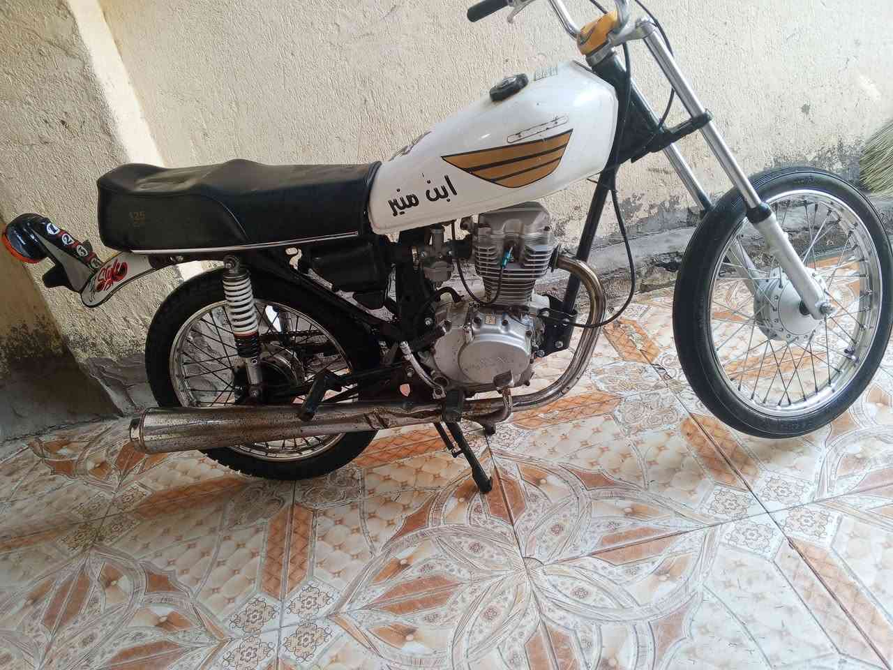 سلام عليكم دراجه للبيع مكينه ناعمه ما مفتوحه بس ولفات امبدل بيه  معدل حلو دراجه ونضيفه مكاني البصره ابو الخصيب العوجه (رقم)***********
