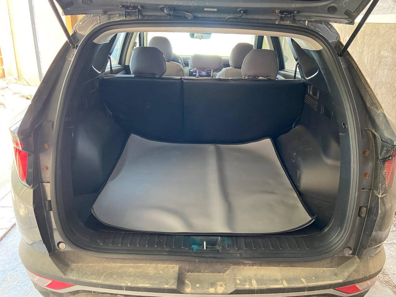 توسان 2023 وارد امريكي
مـاشيـة 11800 كيلو متر حقيقي 
رقم بغداد انكليزي
مفروشة جلد الارضية + كشنات
حادثها قبغ صندوق فقط وتم تبديلة بنفس اللون

الايرباركات جميعها سليمة
البجم كبس شركة
محرك 2500 gdi
الـسعر 20000$
للاستفسار ***********
(العـنوان حي المعلمين)
