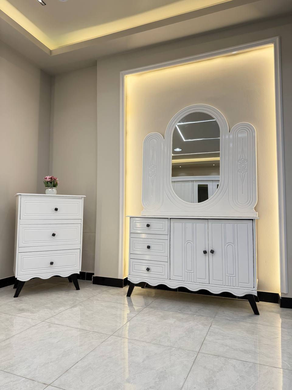 🔅تفاصيل الغرفة المرمري  ....
خارج ٤ملم ام دي اف 🔺
وداخل معاكس ٣ملم 
صبغ حراري  درجة اولى 

عدد القطع  ٧ قطع 😍
🔺1 //جرباية  قياس  ١٦٠ × ٢٠٠ 
🔺//ميز جانبي ايسر قياس ٥٠
🔺2// وميز  جانبي  قياس ٥٠
🔺3// زاوية ارتفاع مترين عرض ٨٠
🔺4// وميز بلازمه  
🔺5//وميز مراية ارتفاع مترين عرض ١٢٠
🔺6// وكنتور ٦ باب  ارتفاع مترين و١٥ طول ٣ متر و١٥

القطعه الثامنة حسب الطلب شازلون

(توصيل مجاني مركز بغداد )
التوصيل يشمل الشد مجاني 🔥
باقي المحافضات حسب البعد
شازلون 
شازلون مخزن


**إذا كنت صاحب هذا الإعلان وتريد حذفه لأي سبب، رجاءا أرسل رسالة إلى الدعم الفني**