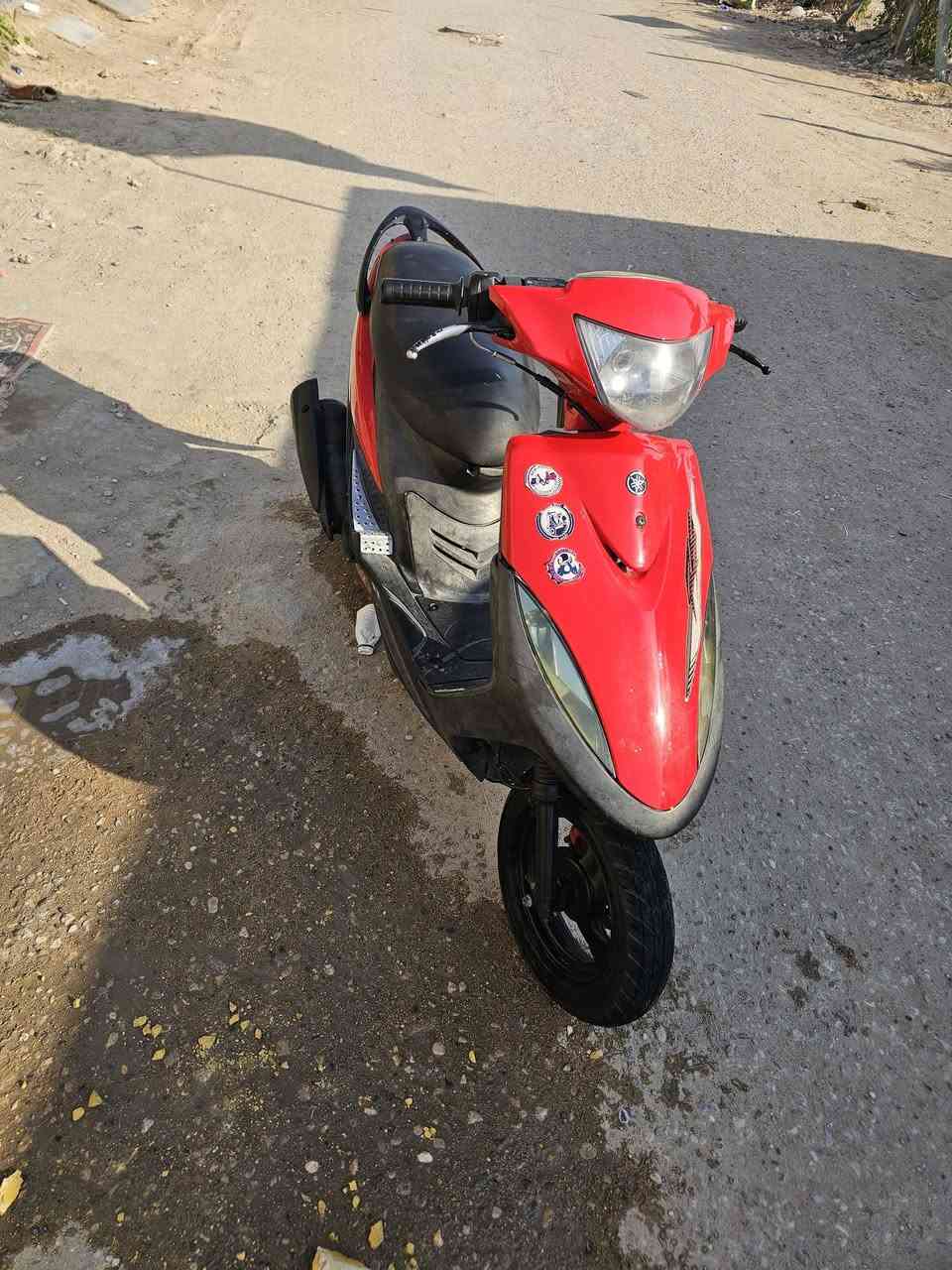 دراجه مفتوحه والفات دراجه شغاله سلف هندر عوزها بس باتري 
السعر 450 وبيها مجال مكاني حي الشهداء 
***********
