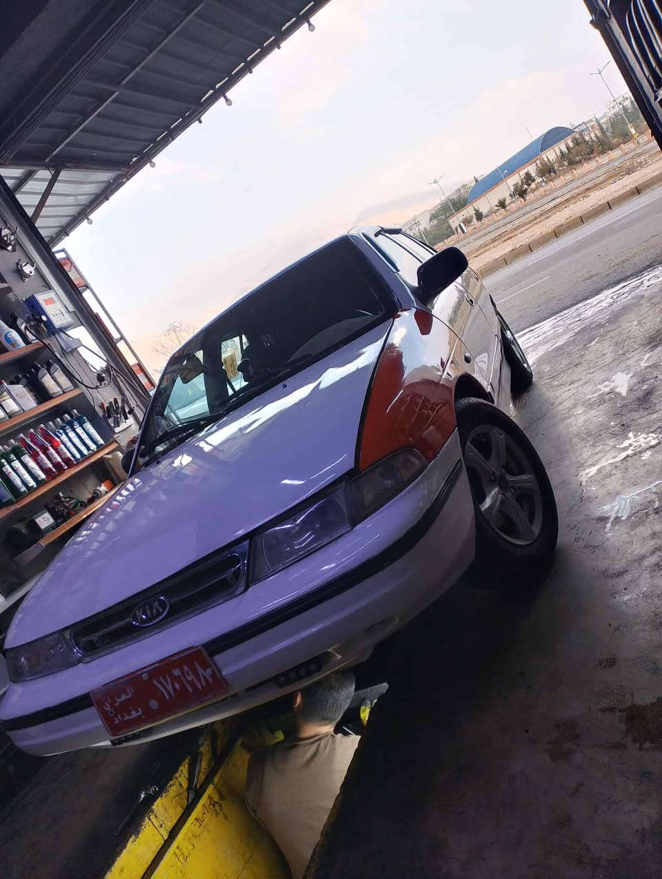 مودێلی 1994 فرۆشتنی خێرا
مـــەکینە 8 بەخ
دەعمی نیە جوار تایەی تازەیە
گەرمی بەشەرتە
هەموو گیانی بەشەرتە
ئـاڕمەکەی ون بوە بەشەرت
بەتامی سەنی

***********

ئـەگەر سەیارەکەت دەفرۆشیت نامە بنێرە با بلاوی کەینەوە لۆت
