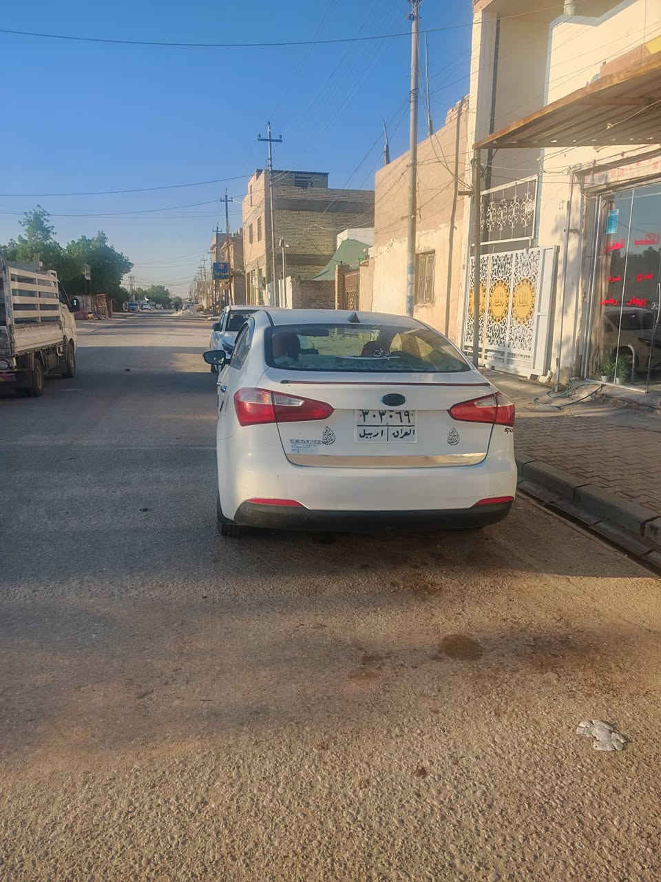 سلام عليكم
سيراتو موديل ٢٠١٣ 
بيه قطعتين ربع بنيد 
وجاملغ مبدل ضربه خفيفه بدون شواصي 
وبيه باردات قليل 
قطعتين تبريد 
تبريد ثلج
 ***********كير مكينه شواصي مكفولات
تايرات نضيفات
حداديه ٧٠/١٠٠
شاشه تاب
مراوس جنبي ناصي  نضيفه 
او بيع 
اتصال
***********
