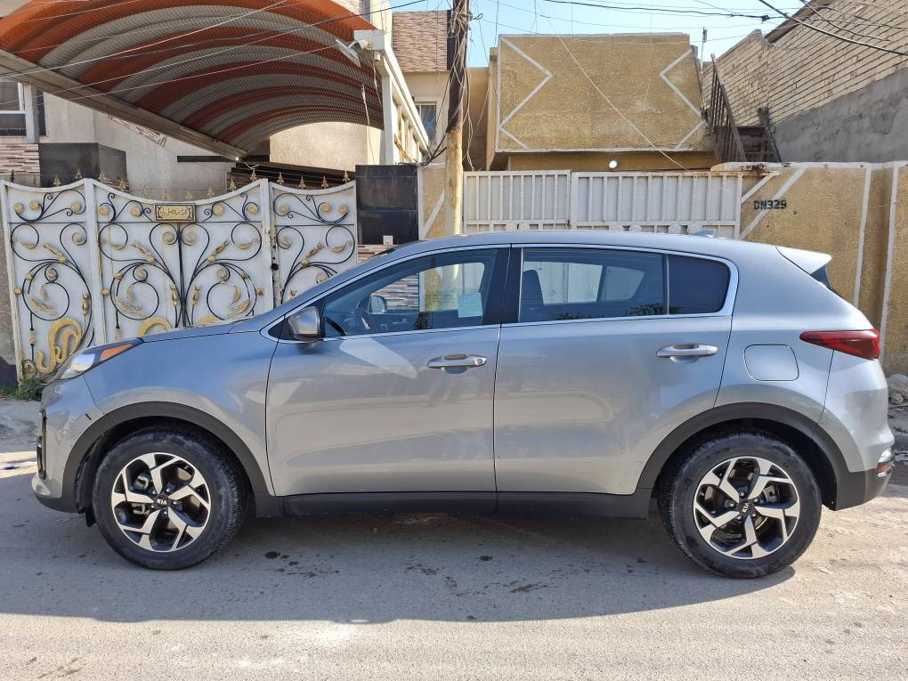 السلام عليكم للبيع او مراوس كيا سبورتج موديل ٢٠٢٢ 
كلين تايتل مكفوله من الحادث والصبغ ليبل واحد 
محرك ٢٤٠٠ وكير مكفولات من الفتح والعطل تبريد قطعتين ثلج رادارات شاشه كار بلي انظمه قياده تخم تاير جديد صدر امامي وخلفي ممتاز ارقام وهزه جديده بيها بارد باب خلفي على كد شبر فقط وطعجه بعدها ما مصلحه بالصندوك واضحه بالصور باقي السياره كفاله ماشية ٦٣ ميل السعر ١٨٨ وبيها مجال 
مكانها الدوره ابو دشير 
رقم الهاتف *********** بغداد, العراق
