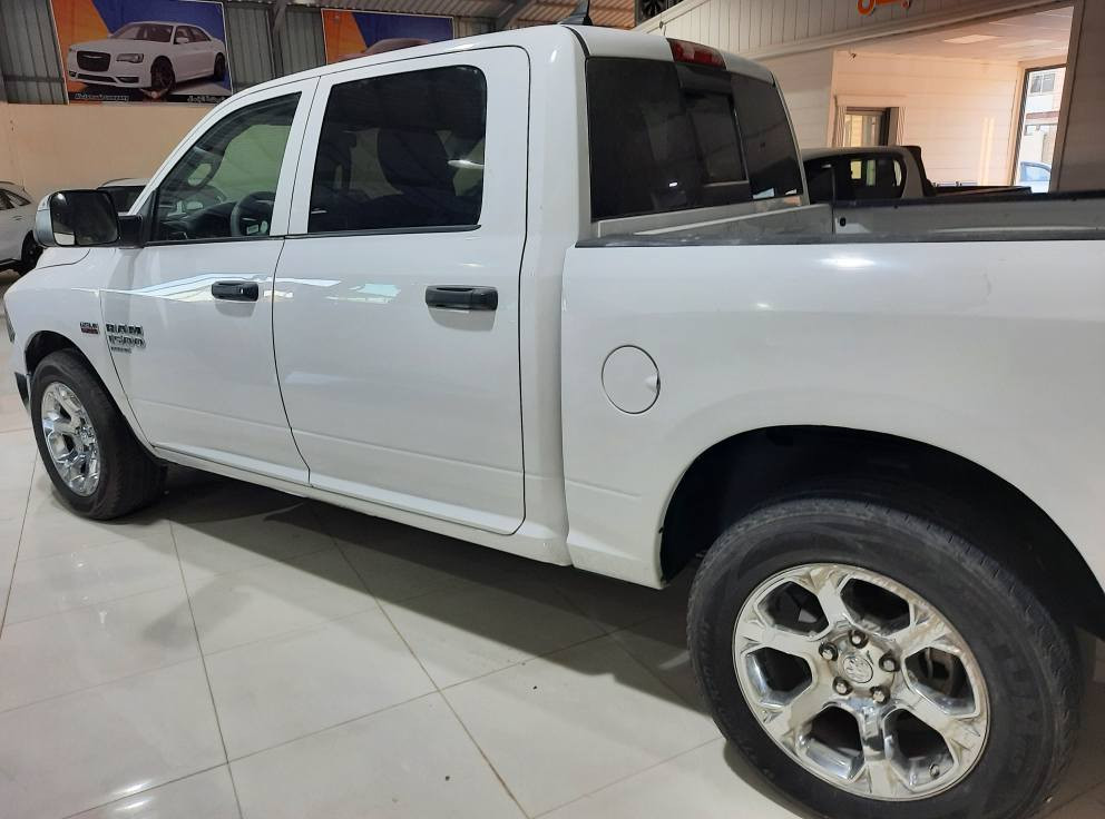 مراوس بصالون حسب القناعه دوج رام 2023
 كلاسك باب طويل بدي قصير المرغوب
 مواصفاتSLT معروفه نص فول سياره جاهزه بدون اي نقص حادث أمريكا هلال جاملغ الخلفي 
بدون دواخل ايرباكات سليمه 
ماشيه 47 الف 
هزه وبراد وسنويه ل2030
الشراي يتصل 
*********** أربيل, العراق
