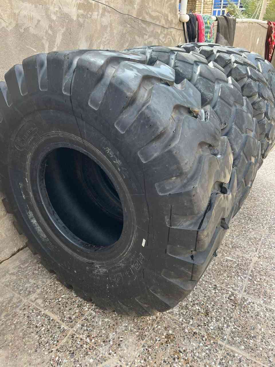 السلام عليكم تايرات البيع حجم 23 ونص على 25 جديد العنوان بغداد النهروان *********** ***********
