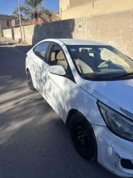 اكسنت ٢٠١٧ 
مكينة ١٤٠٠ خطرة وحدة
السيارة عليها ادامة كامله
تبريد خير من الله
صدر امامي خلفي 
تايرات جديدة
باتري جديد
تخم نوزل جديد
منظومة ماء جديده
السياره ماشيه ١٩٣ الف كيلو متر
بيها ضربة بلباب عكس السايق موضحها بلصور على وضعها ممصلحه ولجاملغ ل امامي ل يم لباب بارد السياره مابيها صبغ 
السيارة باسمي رقم بغداد انكليزي سنوية لل٢٠٣٠
السعر ٩٥ وبيها مجال 
*********** غير متواجد على الفيس
