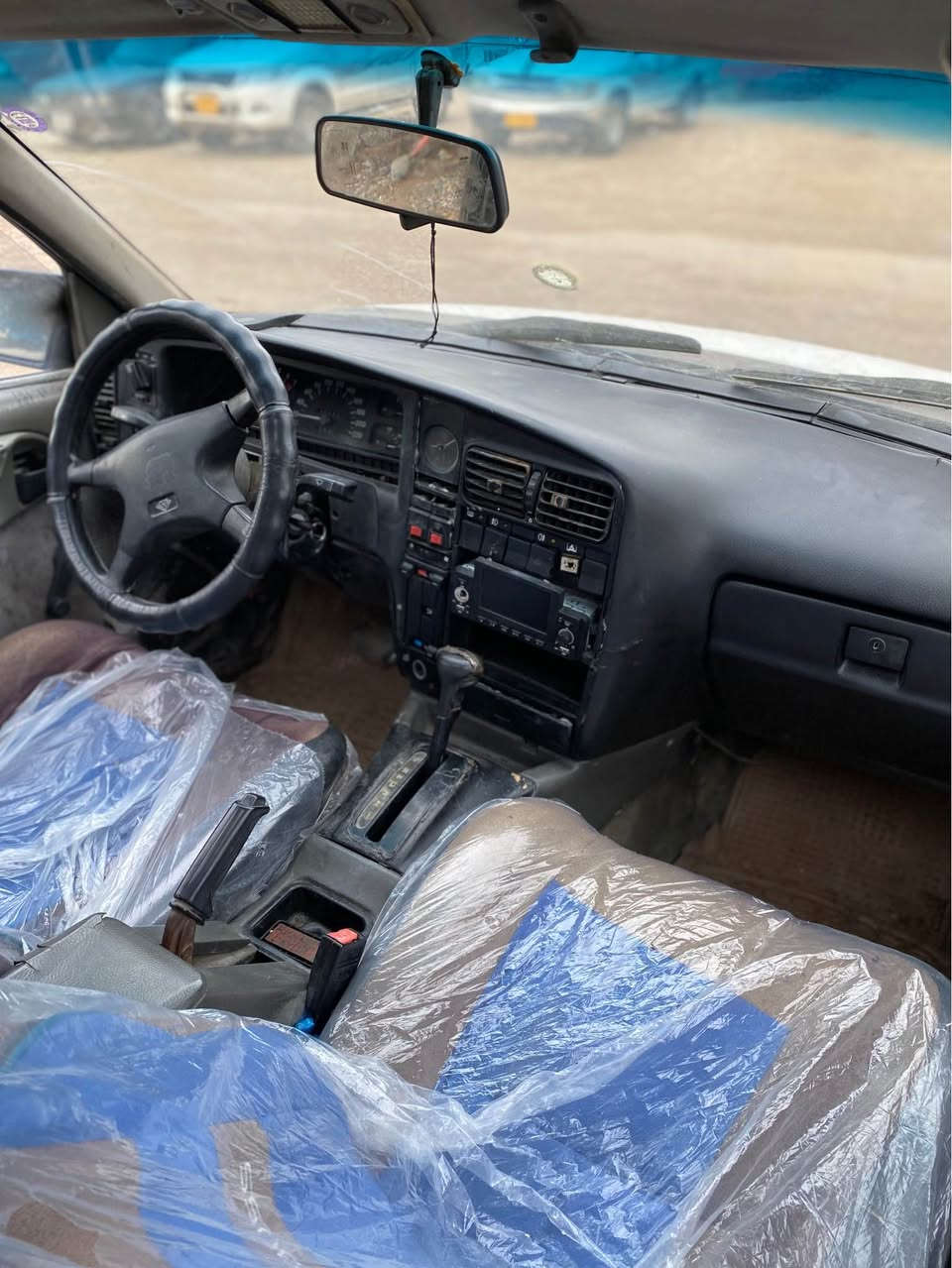 ئؤپل ئؤميگا ١٩٩٠ 
ئارم بلاستيك سليماني 
گير تؤماتيك 
مةكينة ٢٠ 
سلايد 
Abs
كارةباي و گةرمي بة شةرت 
موس و براوة ليدراوي بة شةرت 
سةيارةكة هةموو شتي نوية 
بة شةرتي فةحس و فيتةر 
شوين كؤية 
نرخي ٢٠ گةلا و مةجاليكي زور زور كةم 
***********
*********** كويسينجاك, أربيل
