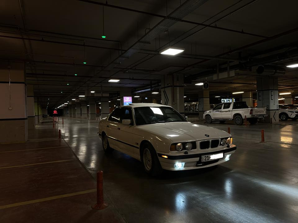 Bmw 525
مۆدێل ١٩٨٨ کامل کراوە بە ١٩٩٥
گێڕعادی
فوول مواسه فات 
چوار جام کارەبا
تەبرید 
سڵاید 
هه موو شتێكى به شه رت(گێڕ و مه كينه و ته بريد و گەرمى و تەقەو ڕەقه تەحويل غرامه بڕاوه)به شەرت 
کامل بۆياخ لەسەر ساغی بۆیاخی کەرکوک) نرخى ٥٥ گەڵاو معامه له يه كى برايانه  
***********
سلێمانی
