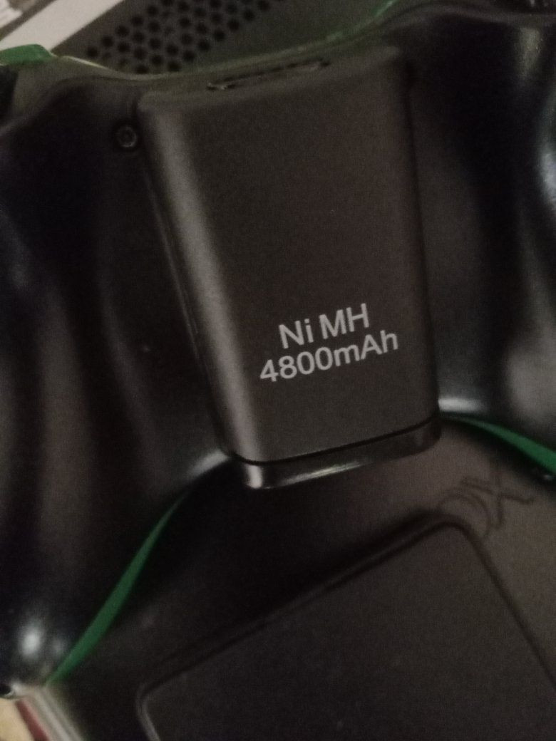 جهاز Xbox 360 (النسخة القديمة – FAT) إصدار خاص
Limited Edition
بسعة تخزين إجمالية 570 جيجابايت
المواصفات والمحتويات:
جوي ستك Xbox 360  (إصدار خاص)
قرص صلب داخلي ثابت بسعة 320 جيجابايت
قرص صلب خارجي بسعة 250 جيجابايت
عدد 2 يد تحكم أصلية
كابل HDMI أصلي
كابل AV أصلي من مايكروسوفت
محوّل طاقة مع سلك الكهرباء
كابل شحن لأيدي التحكم
بطارية خاصة بذراع التحكم
الحالة:
الجهاز يعمل بكفاءة تامة
جميع الملحقات أصلية وجاهزة للاستخدام
السعر 125 ألف مع التوصيل داخل بغداد
للاتصال و للستفسار على الرقم:- ***********
