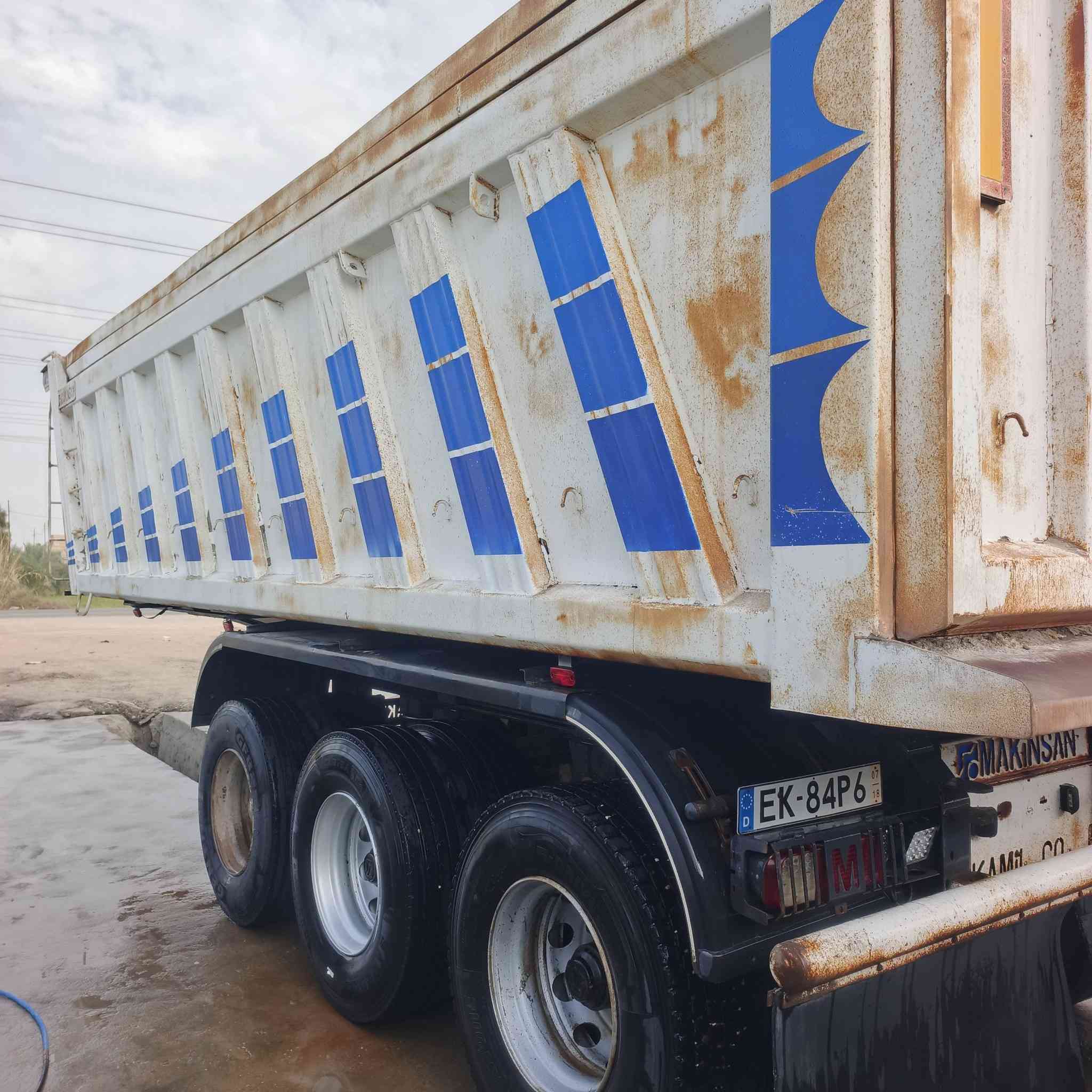 سلام عليكم عربانة ماك نيسان مديل 15 
ذرعة 27 بلاد سعر 210 ستفسار ***********
