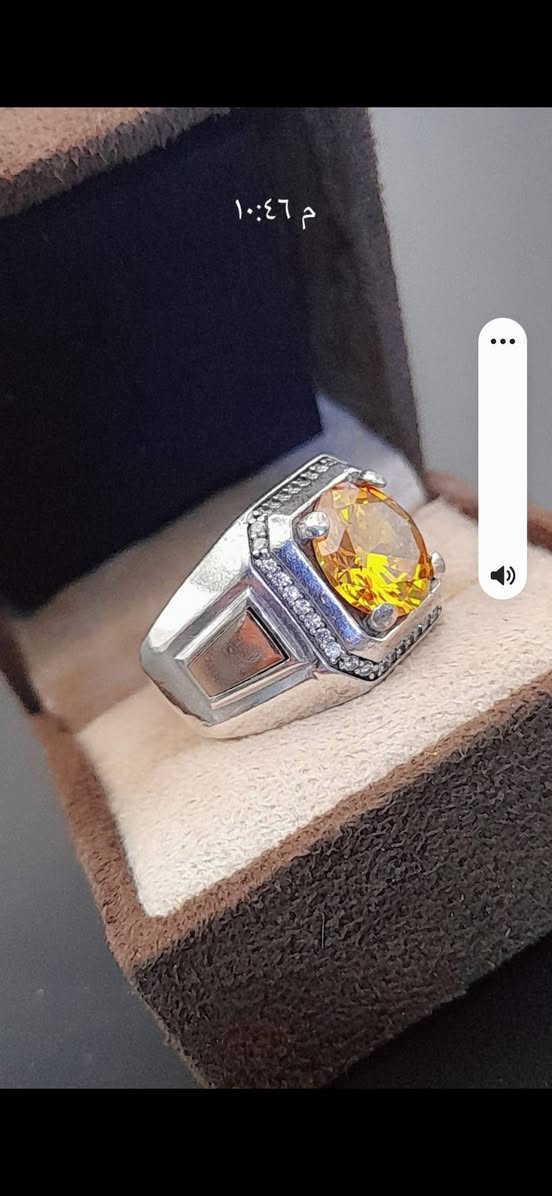 خاتم ايطالي الصياغة من الفضة مع الذهب الخالص عيار 18 مرصع بالماس الحولي مع الزفير بحجم خشن ... 

       ***********             واتساب
