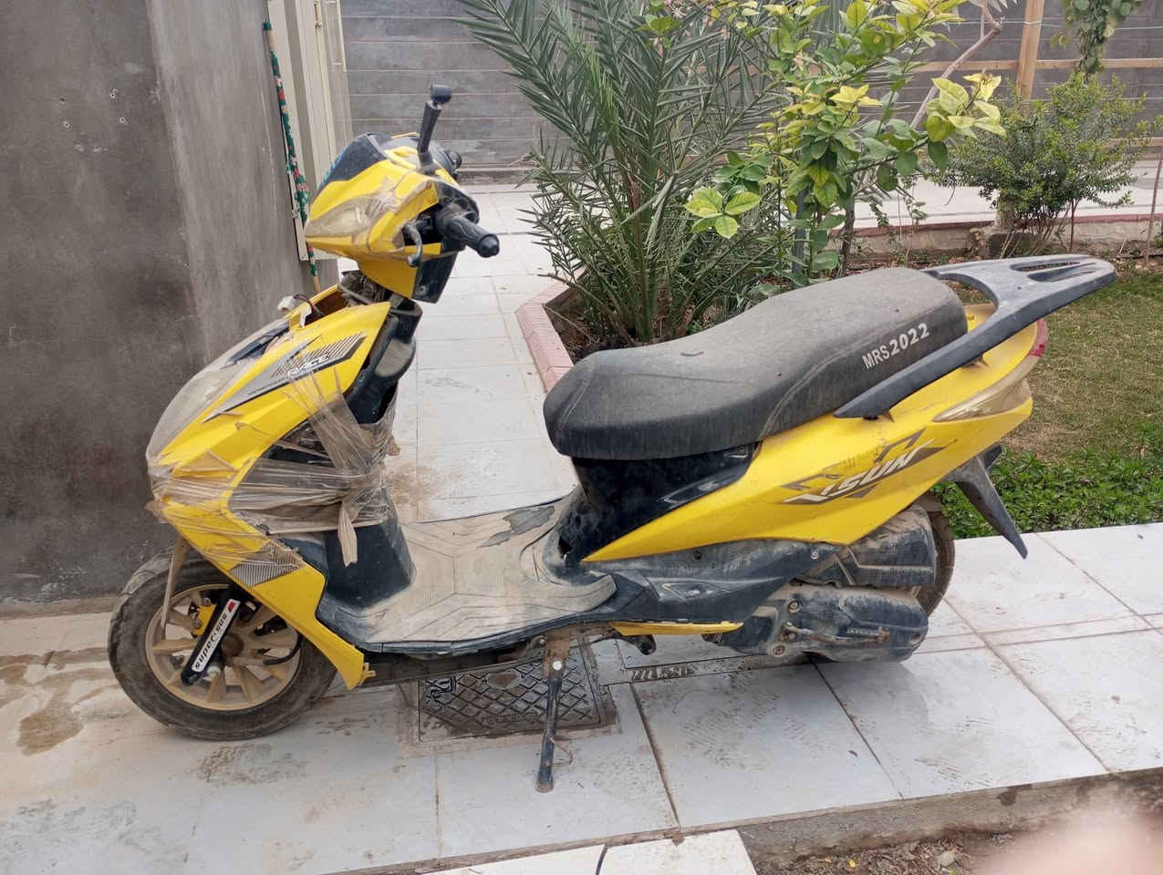 للبيع محركها مو تمام ومتروكة منذ فترة السعر ٧٥ ألف 
للتواصل واتساب ***********
