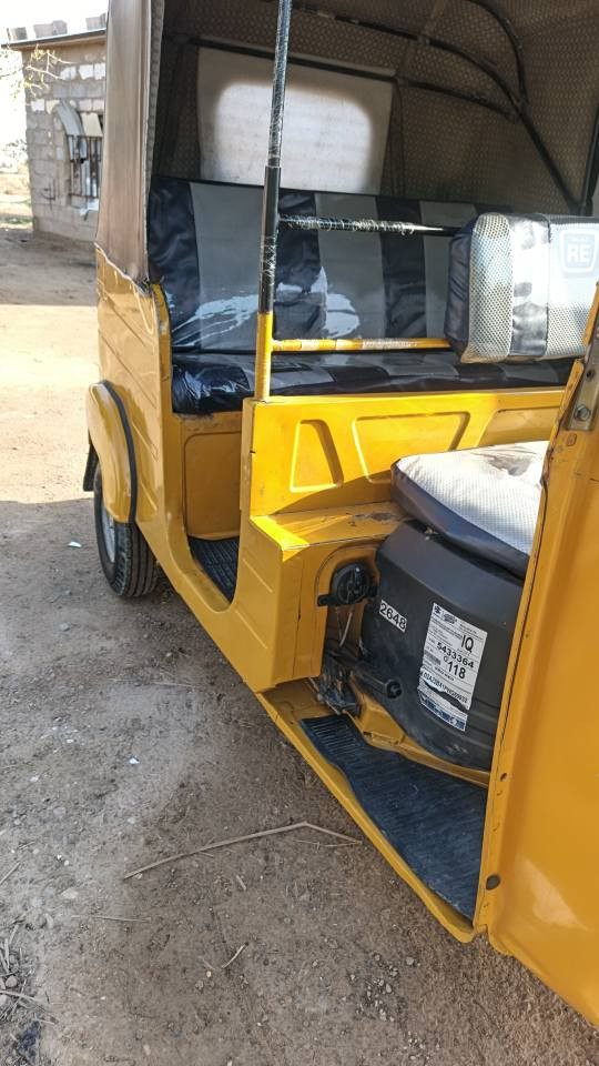 سلام عليكم تكتك لبيع مديل 2020رقم ابيه تعمير قليل مكاني بغداد مقبيل انتصار سعر 6600ابيه مجال قليل خاص ما توجد إتصل على رقم ***********
