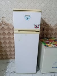 ثلاجة للبيع نضيف شغاله حجم 16 قدم السعر 110 بي مجال الرقم ٠٧٧٠٢٣٩٤٠١٦