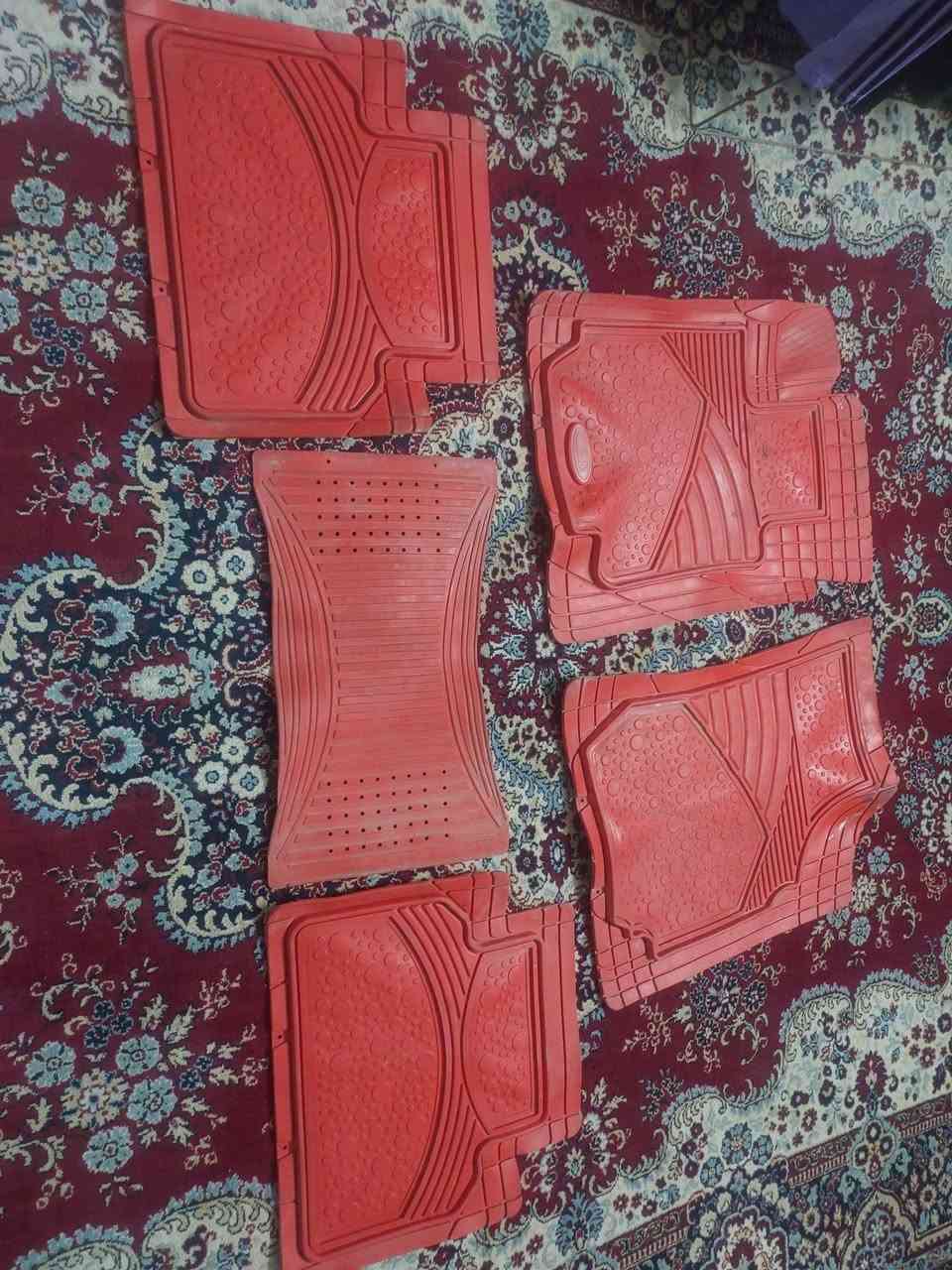 السلام عليكم 
ارضيات سياره 
السعر ١٠ آلاف *********** شهداء البياع
