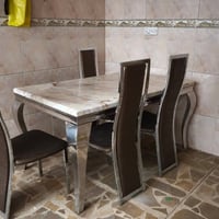 ميز طعام مرمر نوعية فاخرة  السعر ٢٥٠ ألف  07804353279 متوفر واتساب